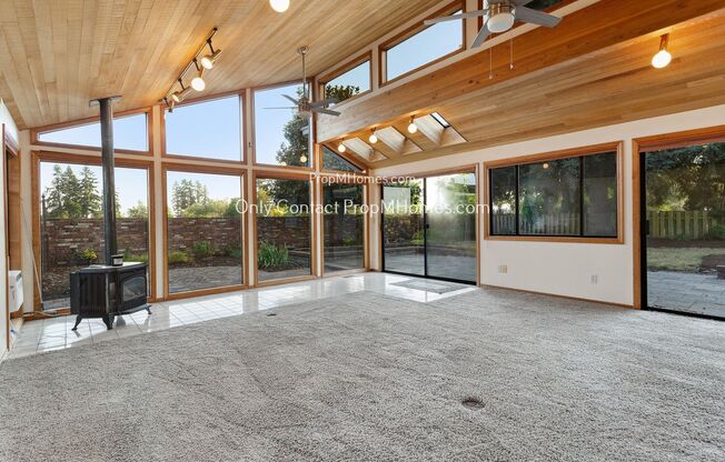Stunning Two Bedroom, with Bonus Office + Pool/ Golf Access & Gym Amenities!