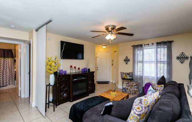 Beautiful Condo with two bedrooms and two full bathrooms across from Celebration, FL