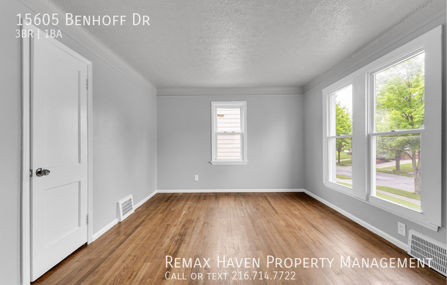 15605 BENHOFF DR