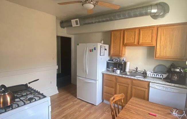 3 beds, 1 bath, $2,400, Unit #2