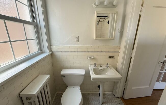 Studio, 1 bath, 308 sqft, $1,200, Unit Bayard Manor 105