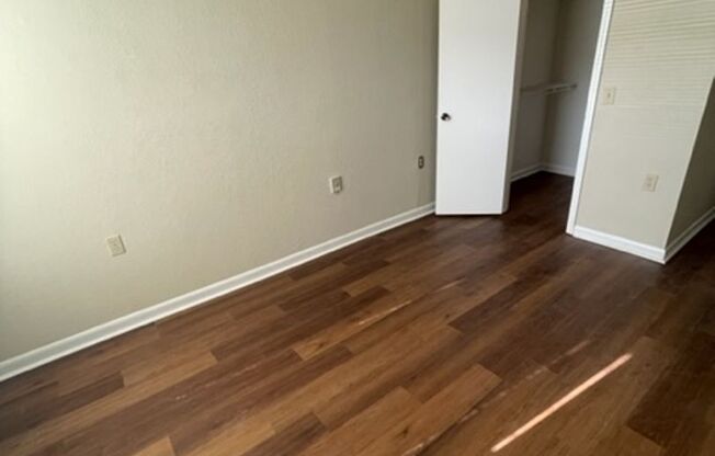 2 beds, 1 bath, $1,900