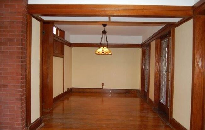 The Lamp House - 4 Br., 3 Bath Home  Available 8/15/2026-8/14/2027