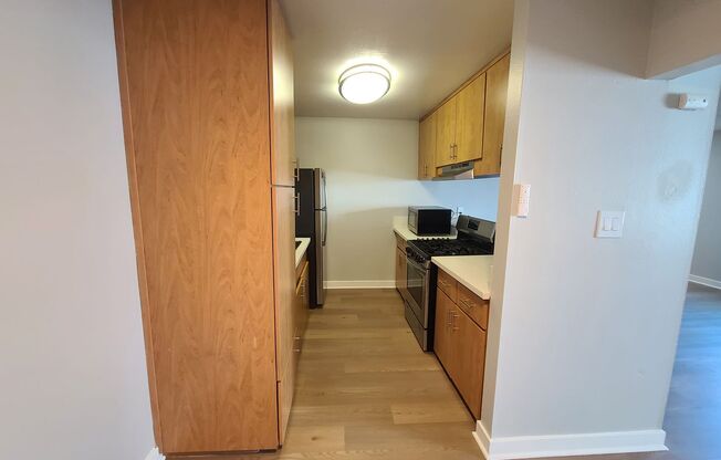 1 bed, 1 bath, 895 sqft, $2,585, Unit 1734-16