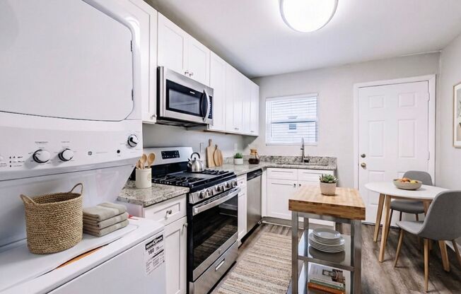 2 beds, 1 bath, 850 sqft, $1,250, Unit 00-E8