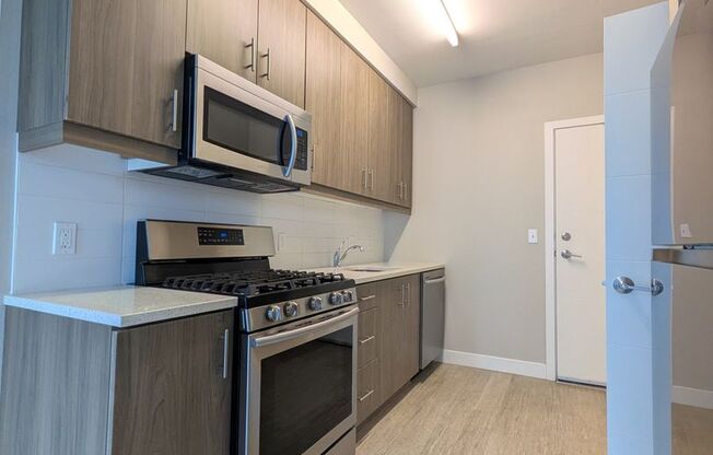 Studio, 1 bath, 378 sqft, $1,175, Unit 411