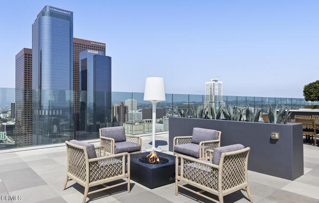 1 bed, 1 bath, 752 sqft, $3,811, Unit 911