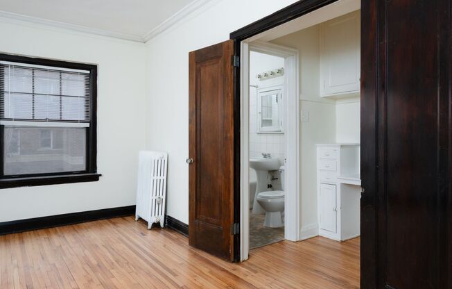 Studio, 1 bath, 450 sqft, $915, Unit 12-205