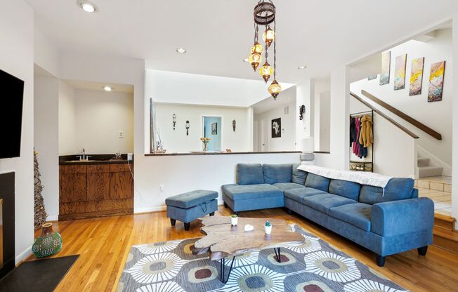 Contemporary 3BR/3BA Retreat in Sought-After Strathmore Place
