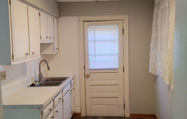 1 bed, 1 bath, $1,200, Unit Apt. 1