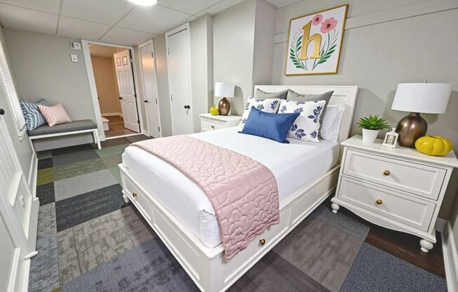 2 Bedroom 1.5 Bathroom w/Bonus Room in York!