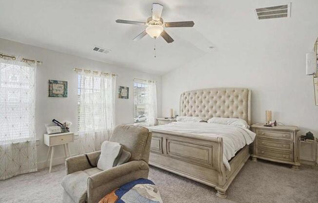 3 beds, 3 baths, 2,000 sqft, $2,800
