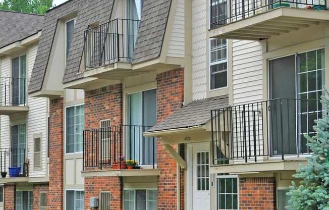 Private Balconies at Fox Pointe Apartments, East Moline