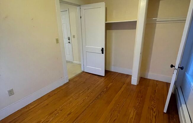 2 beds, 1 bath, $1,850, Unit 100-301