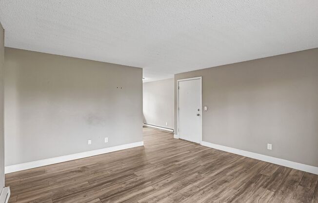 2 beds, 1 bath, 800 sqft, $1,325, Unit 431-01-15