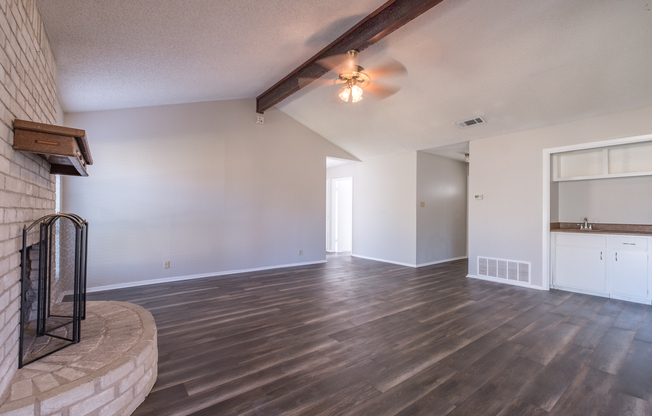 Updated 3 Bedroom, large backyard, walking distance to LISD School