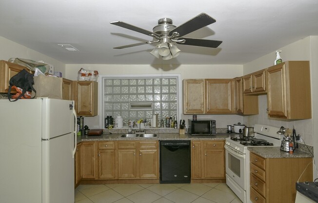 1436 Belmont