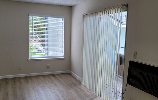 Beautiful Large  1 Bedroom 1 Bathroom Upstairs Condo