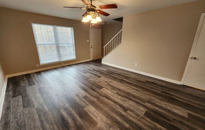 2 beds, 1.5 baths, 1,250 sqft, $950, Unit 201 S Park #C03