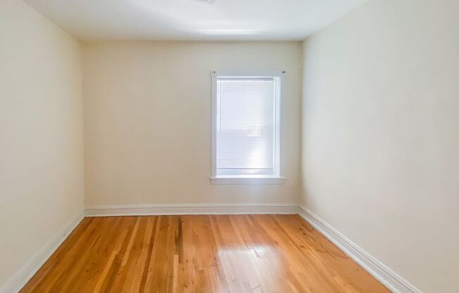 1 bed, 1 bath, 645 sqft, $1,850, Unit 3525.5-3S