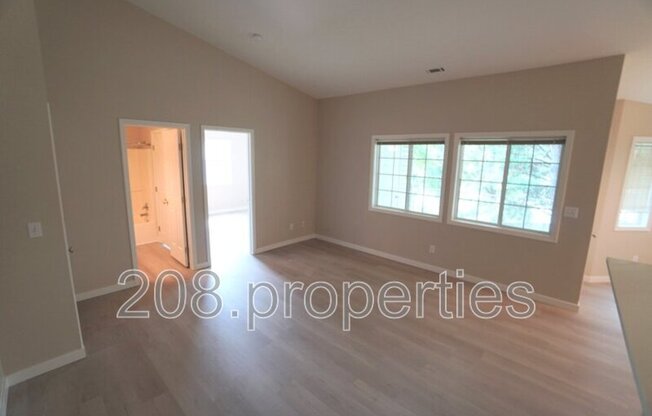 6589 W LUCKY LN