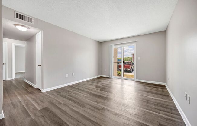 2 beds, 1.5 baths, 850 sqft, $1,095, Unit E15
