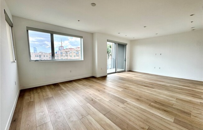 957 FIGUEROA TERRACE