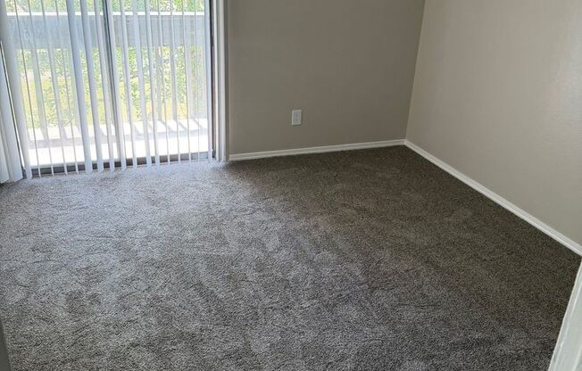 2 beds, 1 bath, 1,105 sqft, $1,124, Unit 2715-305