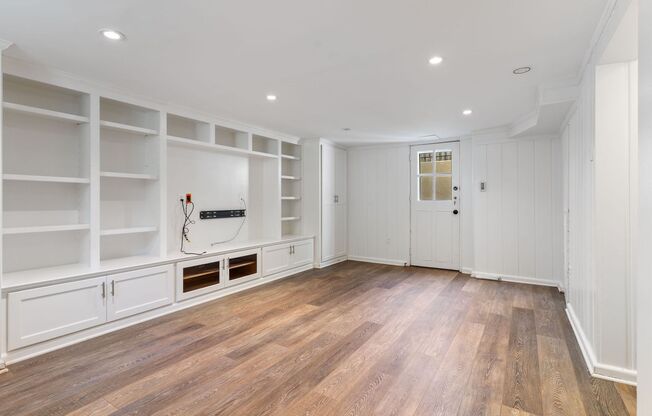 3 beds, 2.5 baths, $5,228