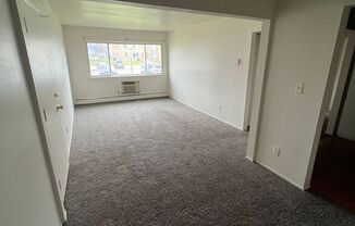 2 beds, 1 bath, 750 sqft, $1,100, Unit 12