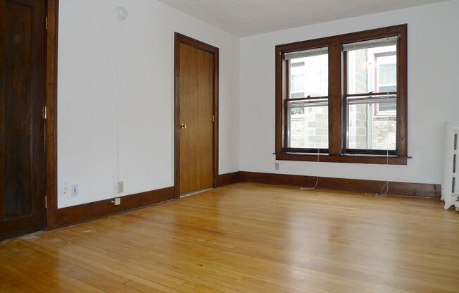 1 bed, 1 bath, 410 sqft, $915, Unit 15 - 35