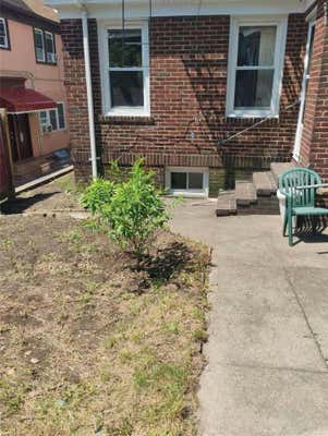 2 beds, 1 bath, $2,400