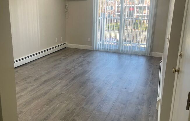 2 beds, 1 bath, 680 sqft, $2,400, Unit 25-28