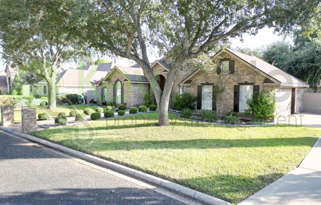 Beautiful Renovated like new 3b/2 bath home  with an Office in Edinburg!!