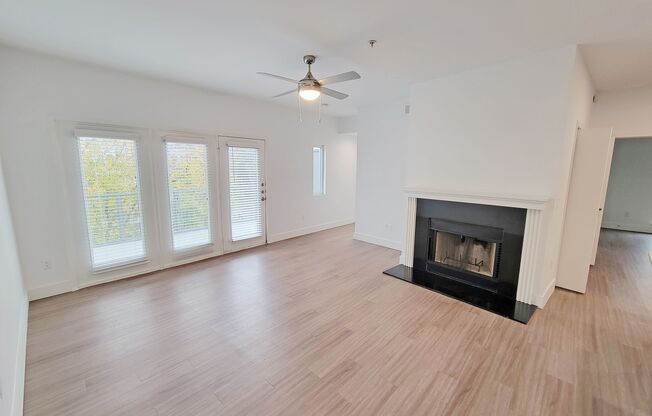 2 beds, 1 bath, 1,055 sqft, $3,700