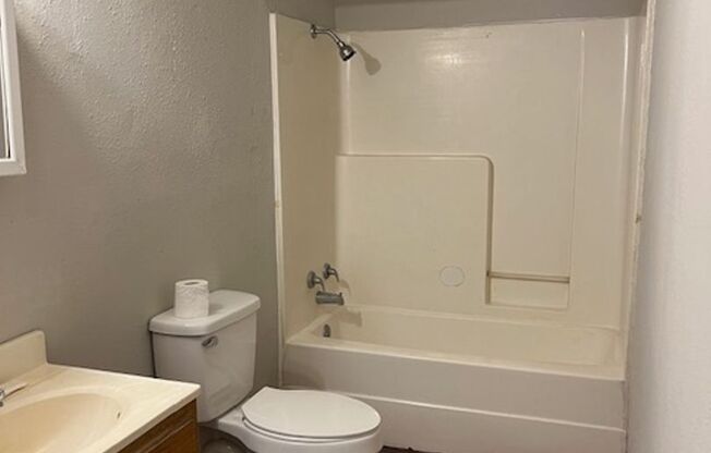 3 beds, 1 bath, $850