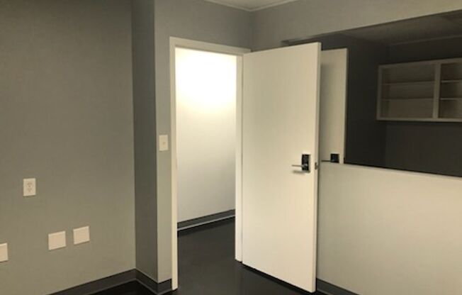 Studio, 1 bath, 6,000 sqft, $3,000