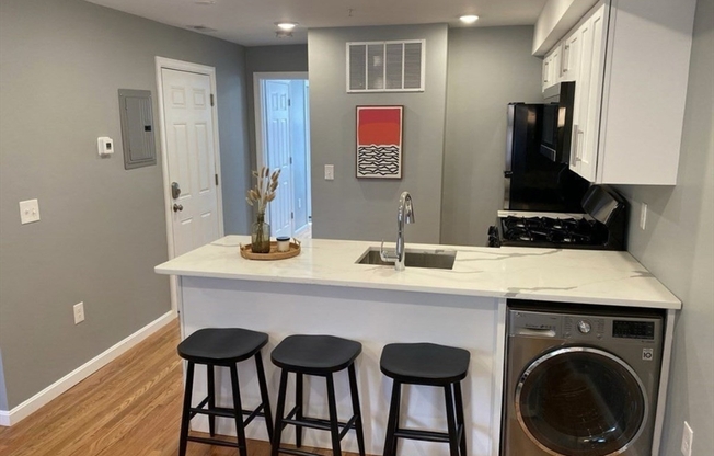 1 bed, 1.5 baths, 650 sqft, $3,000, Unit 3