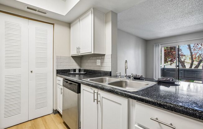 2 beds, 2 baths, 976 sqft, $1,448, Unit 5F