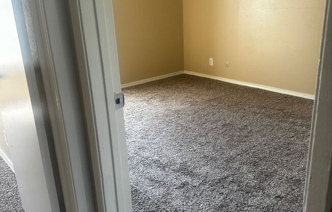 2 beds, 1 bath, 860 sqft, $1,475