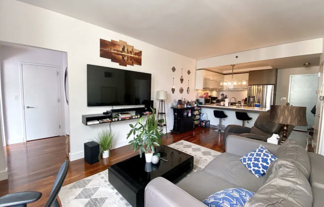 2 beds, 2 baths, 1,024 sqft, $8,500, Unit 5U
