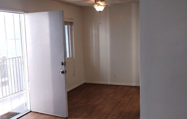 2 beds, 1 bath, 725 sqft, $2,095, Unit #9