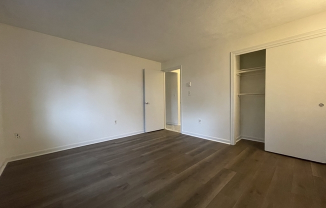 2 beds, 1 bath, 700 sqft, $2,400, Unit E1