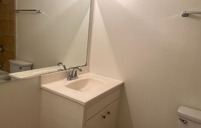 1 bed, 1 bath, 704 sqft, $1,425, Unit 20