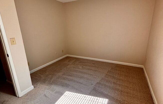 1 bed, 1 bath, $1,325, Unit 35