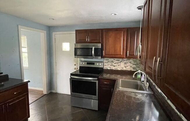 2 bed 1.5 bath home in Pittsburgh Pa!