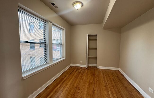 2 beds, 1 bath, $1,150, Unit 4840 #2N