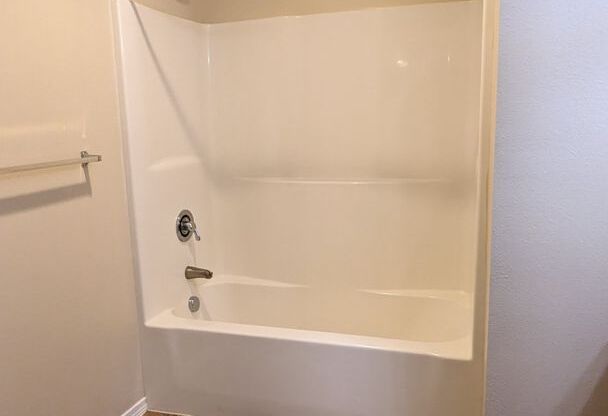 3 beds, 2 baths, 1,180 sqft, $1,695, Unit B303