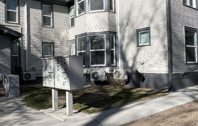 3 beds, 1 bath, 650 sqft, $1,445, Unit 1213 - 09