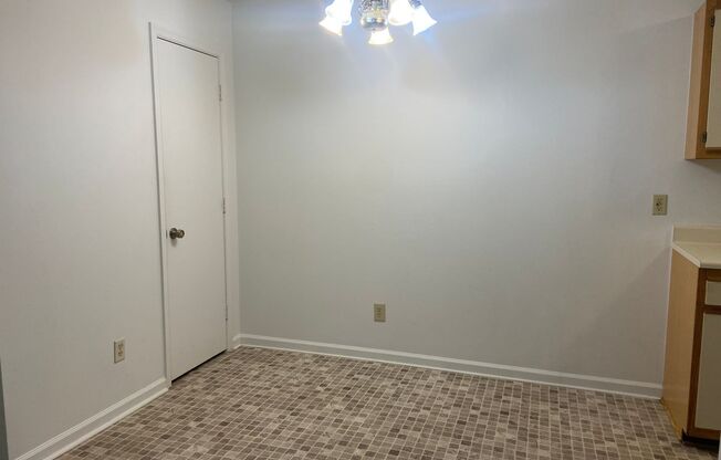 2 beds, 1 bath, $1,049